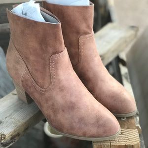 Stitch fix Ankle Bootie Brick Color Suede WMS 9